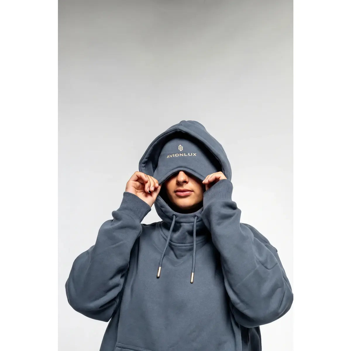 mirror:https://cdn.shopify.com/s/files/1/0085/6100/0510/files/avionlux-dream-premium-travel-hoodie-645.webp?v=1778352464