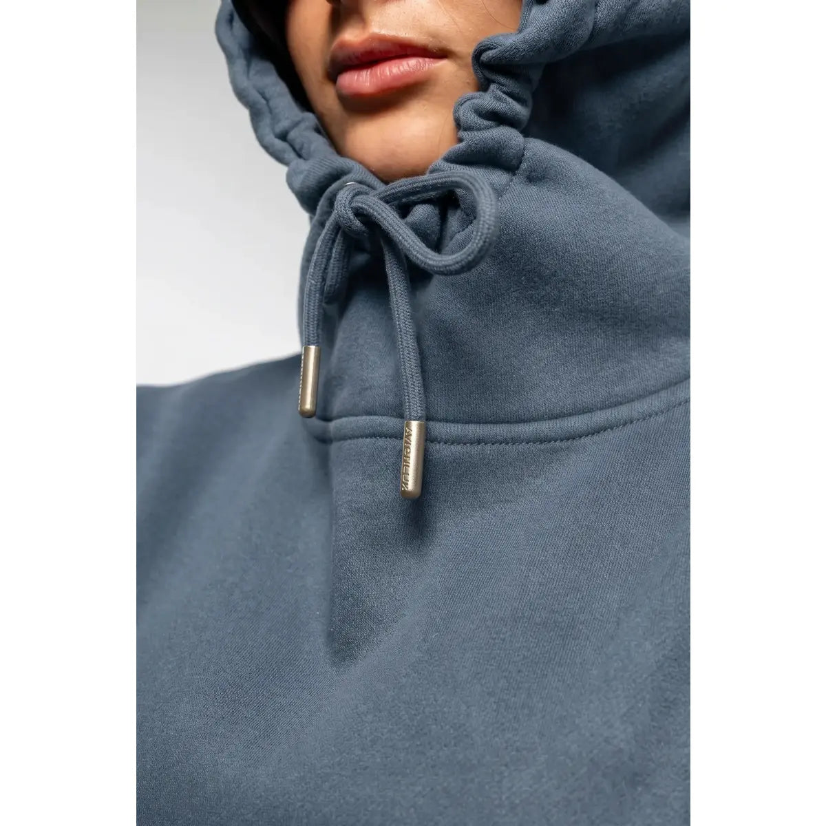mirror:https://cdn.shopify.com/s/files/1/0085/6100/0510/files/avionlux-dream-premium-travel-hoodie-835.webp?v=1778352457